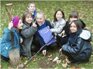 Year 4 learned how to record their findings on a grid so that they could see if there was any pattern in the distribution.  Photo by Tony Jedrej, Countryside Commission.